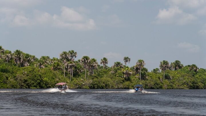 Atins fica no encontro do Rio Preguiças com o Oceano atlântica (Imagem: Cavan-Images | Shutterstock)