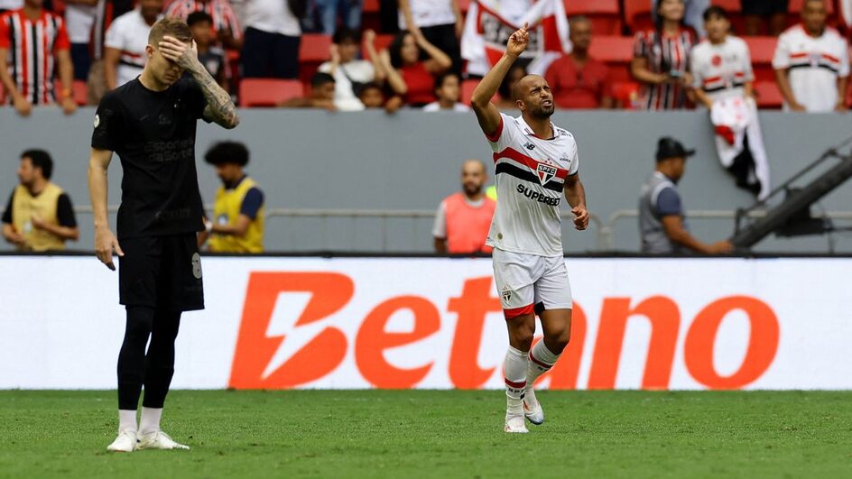 São Paulo vence o Corinthians (Foto: REUTERS, Ueslei Marcelino)