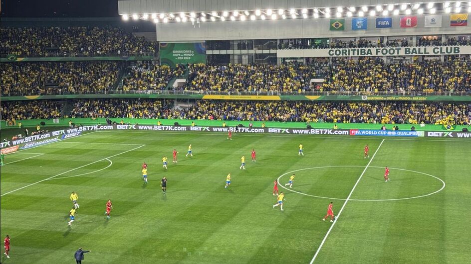 Seleção Brasileira venceu o Equador , mas não agradou a torcida paranaense no Couto Pereira (Foto: Rodrigo Faraco, NSC Total)
