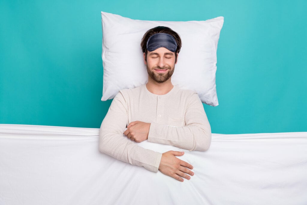 A atividade sexual auxilia os homens no manejo de um sono de boa qualidade (Imagem: Roman Samborskyi | Shutterstock)