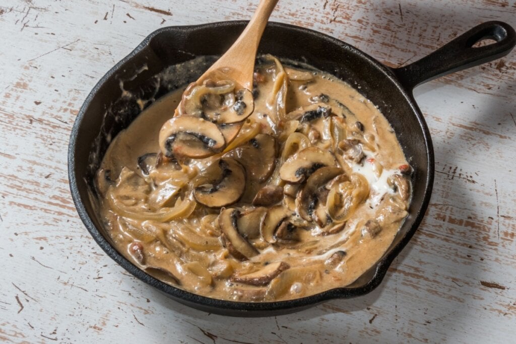 Strogonoff de cogumelos e tofu (Imagem: norikko | Shutterstock)