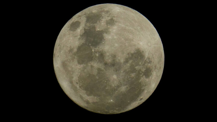 Noite da superlua está relacionada as conquistas e desejo de expandir (Imagem: Winsartwork | Shutterstock)