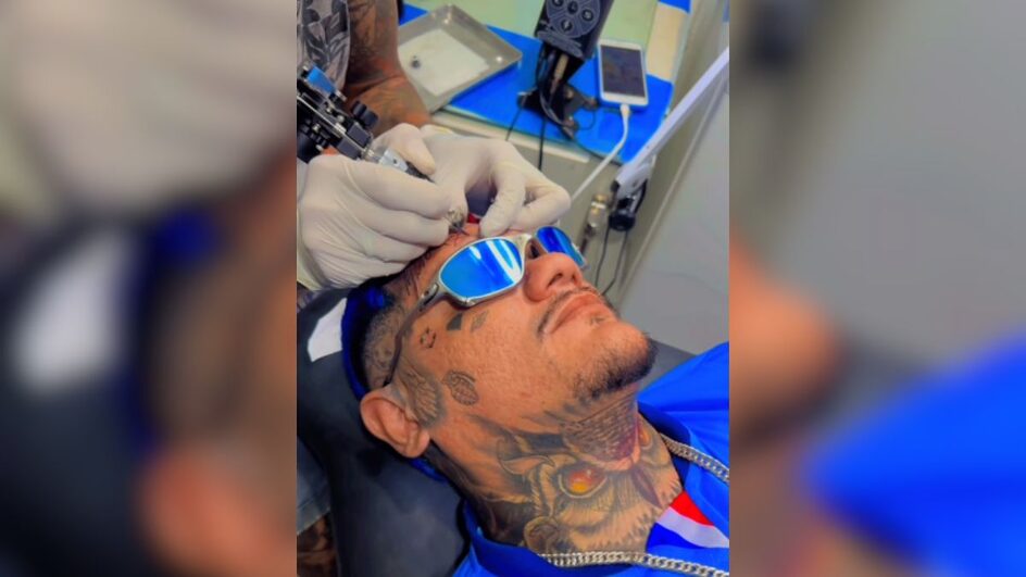 Torcedor faz tatuagem de autógrafo de dirigente (Foto: toguro_da_shopee, Instagram, Reprodução)