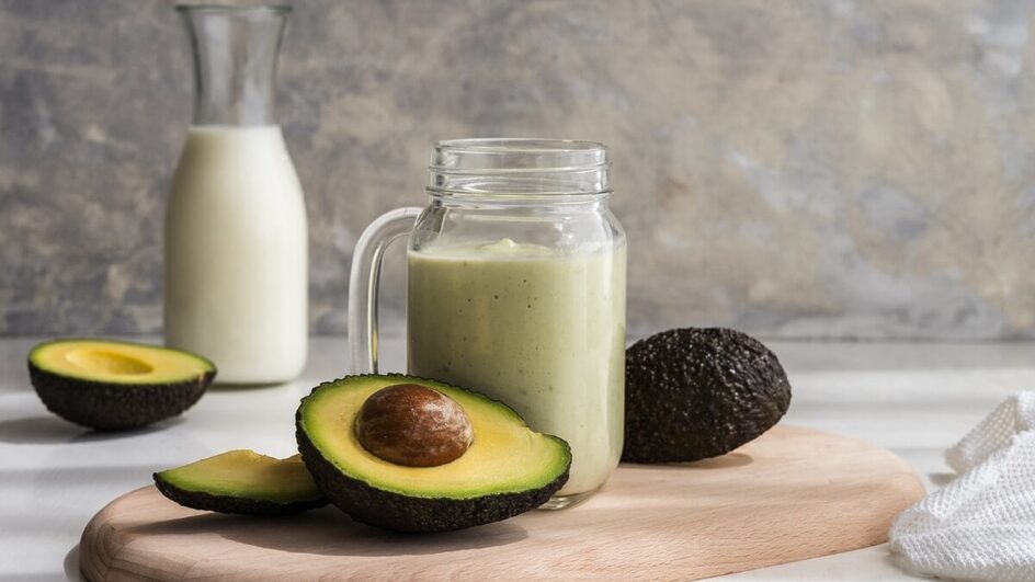 Vitamina de abacate com leite em pó (Imagem: Hrendon | Shutterstock)