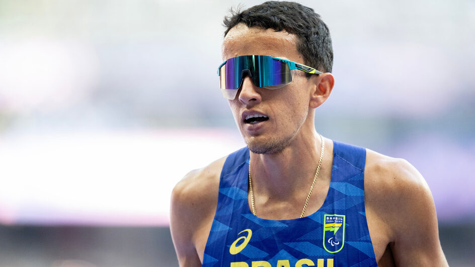 Yeltsin Jacques ganha ouro no atletismo e quebra recorde mundial nas Paralimpíadas