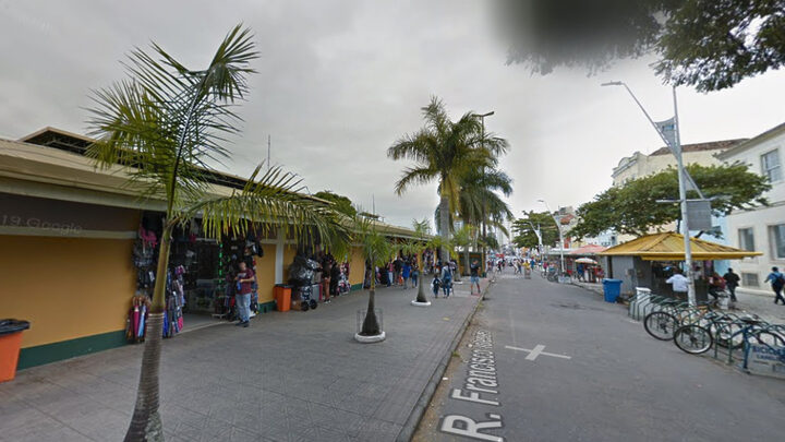 Homem morre esfaqueado em loja no Centro de Florianópolis