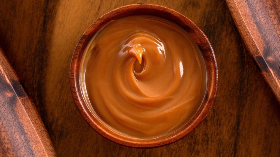 O doce de leite pode ser um complemento nutricional quando consumido com moderação (Imagem: Marcelo_Krelling | Shutterstock)