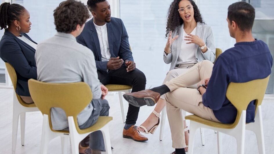 As empresas devem prezar o bem-estar dos colaboradores, incentivando a discussão sobre saúde mental (Imagem: PeopleImages.com - Yuri A | Shutterstock)
