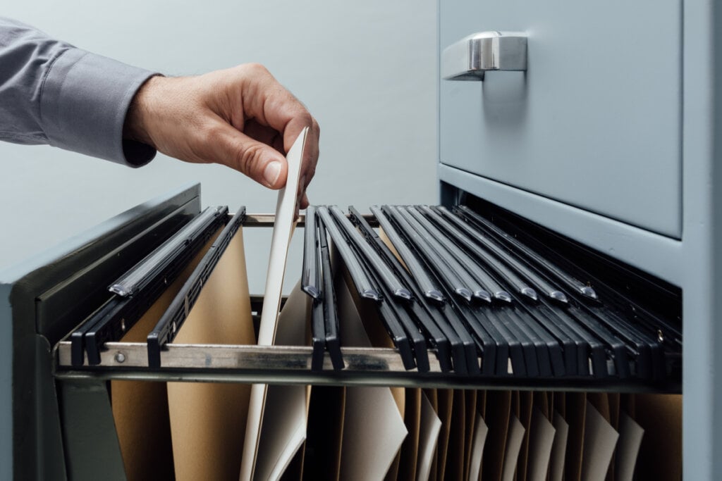 A administração pública evoluiu por meio de três modelos básicos (Imagem: Stokkete | Shutterstock)