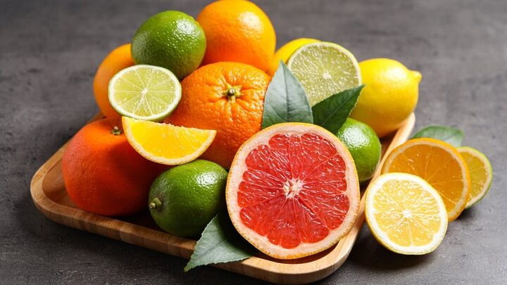 As frutas cítricas são refrescantes, nutritivas e ricas em vitamina C (Imagem: New Africa | Shutterstock)
