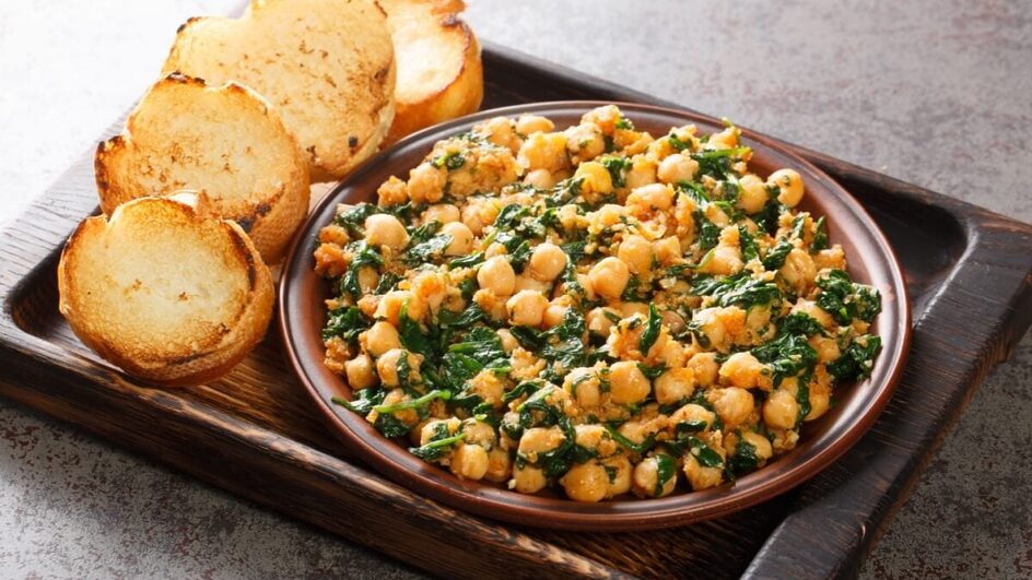 Grão-de-bico com espinafre (Imagem: AS Foodstudio | Shutterstock)
