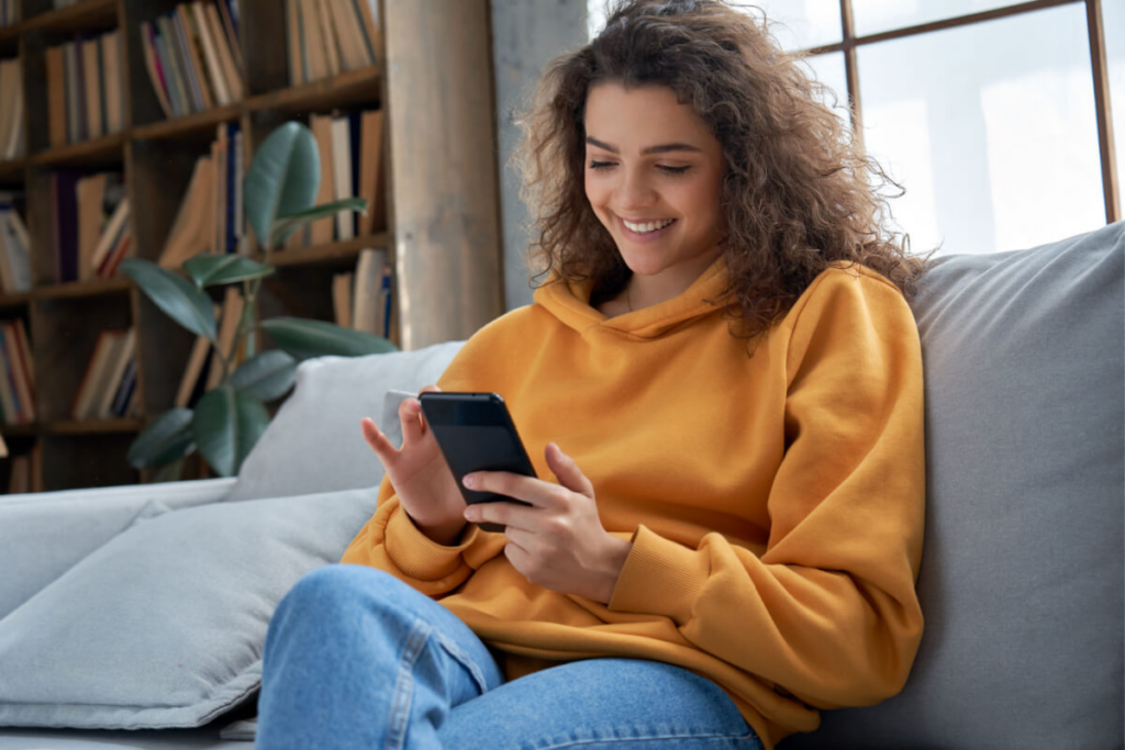 O uso excessivo de telas pode afetar a saúde mental (Imagem: Ground Picture | Shutterstock)