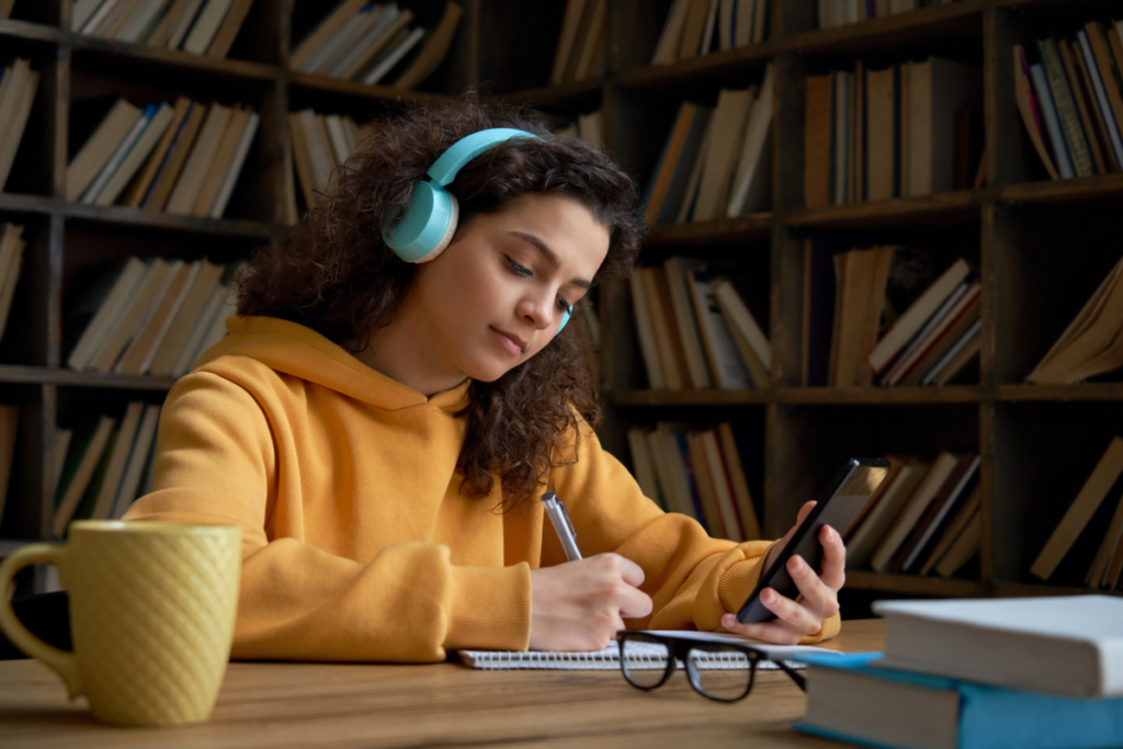 Organizar a rotina com ferramentas on-line torna a preparação para o Enem mais eficiente (Imagem: insta_photos | Shutterstock)