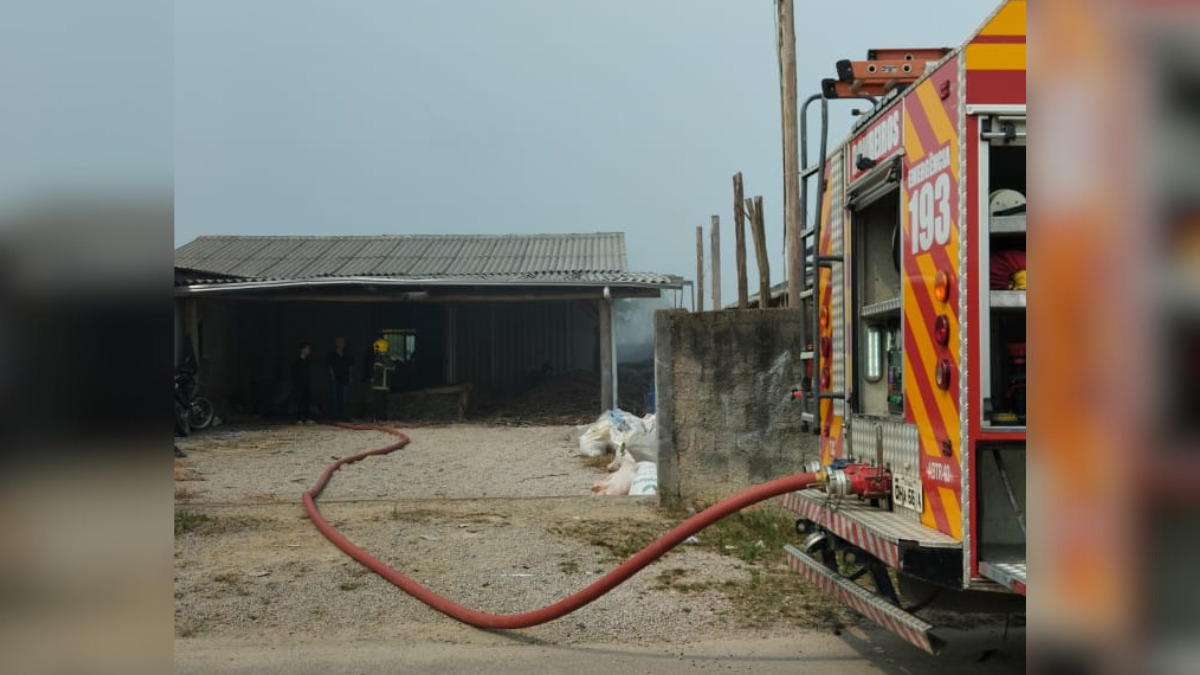Incêndio em galpão em Tijucas