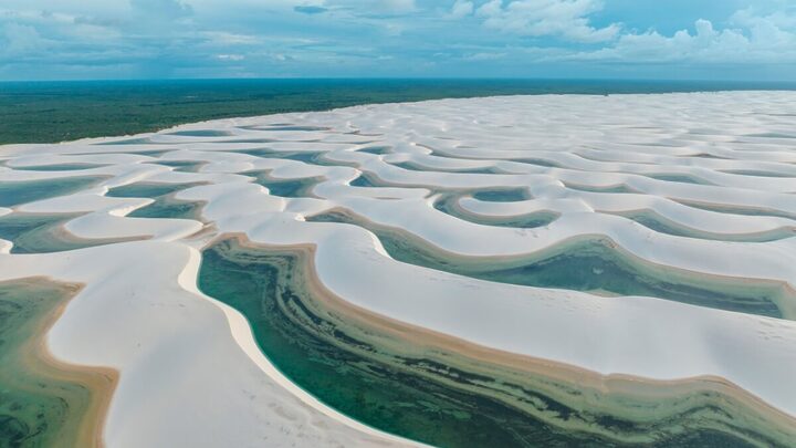 Barreirinhas é a principal via de acesso aos impressionantes Lençóis Maranhenses (Imagem: Naeblys | Shutterstock)
