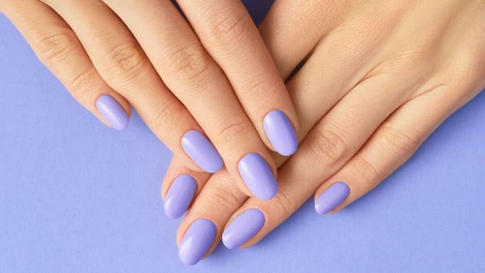 O cuidado com as unhas é um ritual importante para muitas mulheres (Imagem: Darya Lavinskaya | Shutterstock)