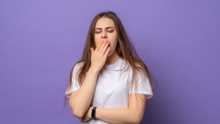 O horário de verão pode afetar a qualidade do sono, principalmente nos primeiros dias de adaptação (Imagem: Red Cristal | Shutterstock)