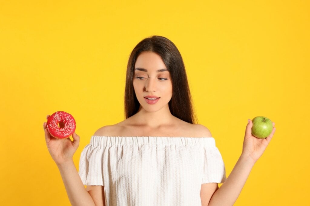 O ideal é acostumar o corpo com o açúcar natural dos alimentos (Imagem: New África | Shutterstock)
