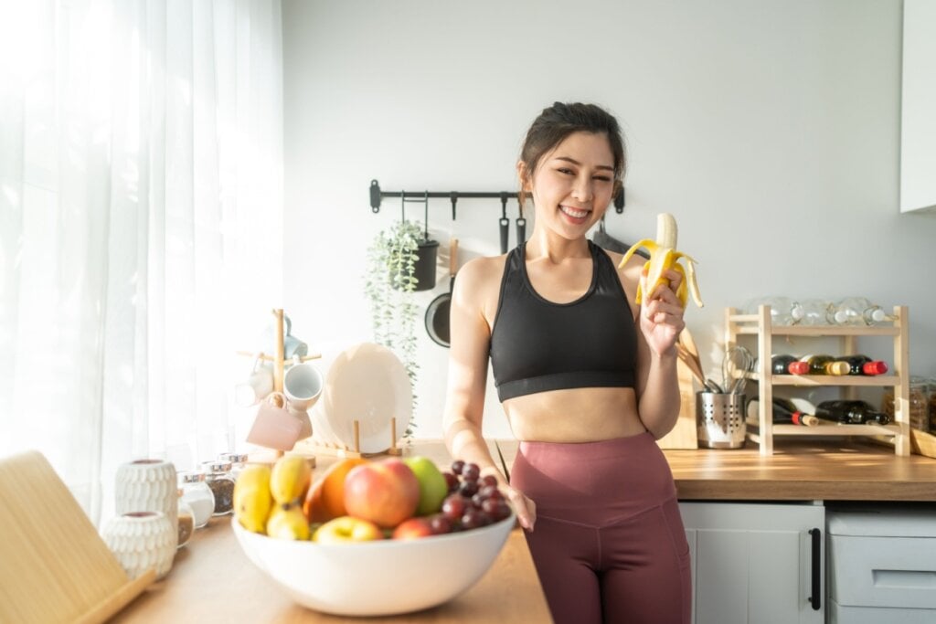 O consumo de banana pode ajudar a melhorar o humor (Imagem: Hananeko_Studio | Shutterstock)