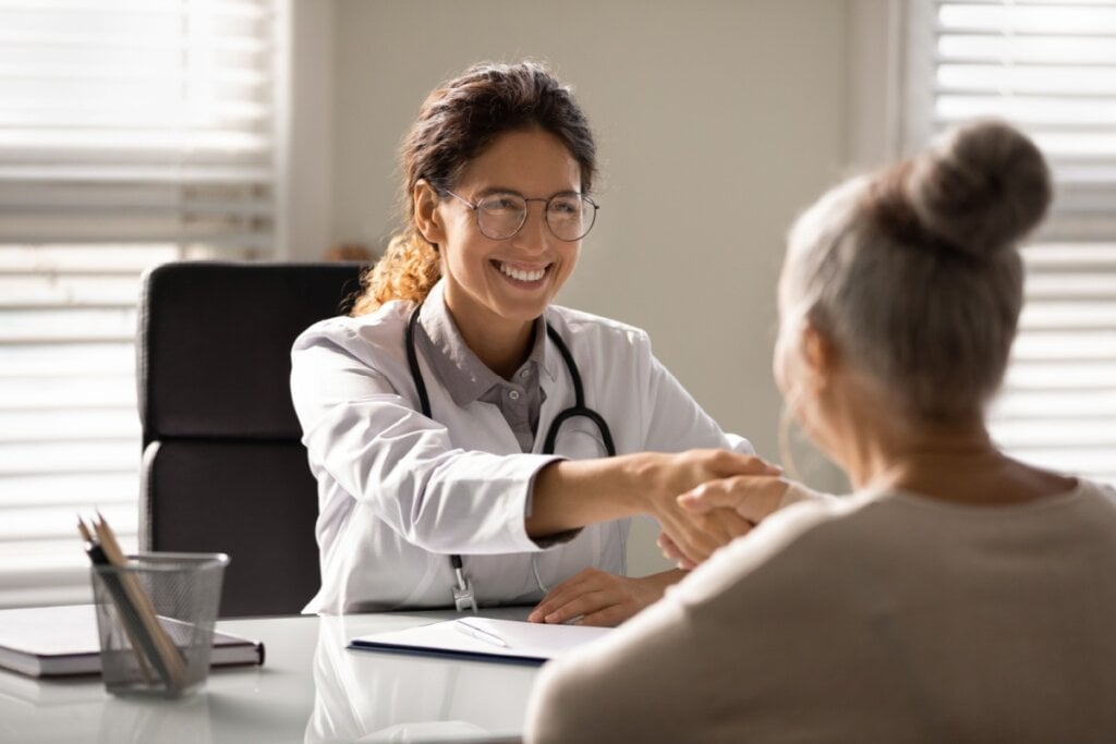 É importante realizar check-ups periódicos também da área vascular (Imagem: fizkes | Shutterstock)