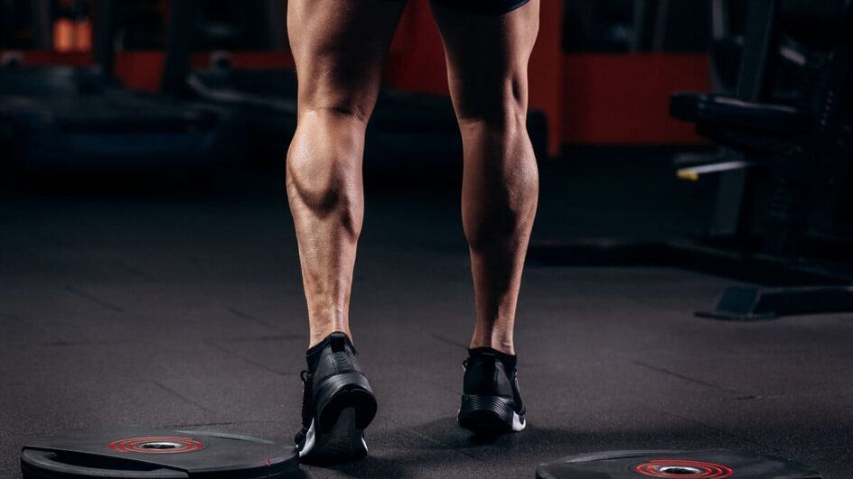 Exercitar a panturrilha faz bem para a saúde e bem-estar geral do corpo (Imagem: vladee | Shutterstock)