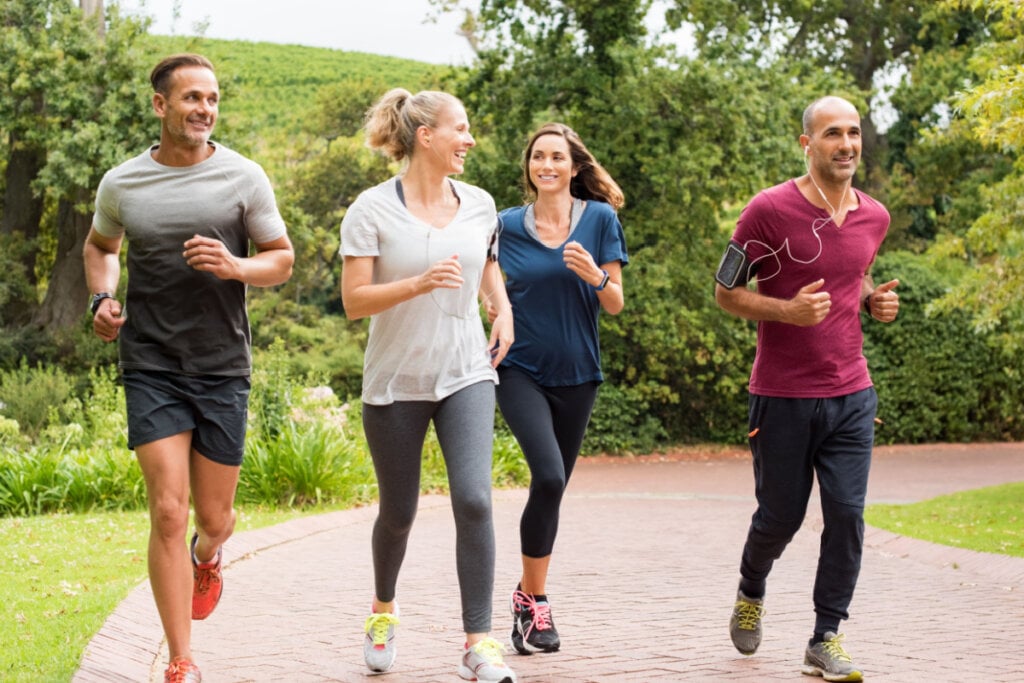 Os exercícios físicos são uma necessidade no dia a dia para evitar o sedentarismo e suas consequências, como a trombose (Imagem: Ground Picture | Shutterstock)