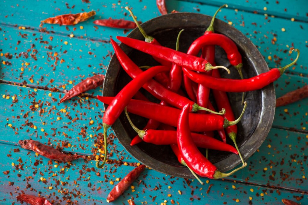A pimenta vermelha é um dos elementos das simpatias para reascender a paixão (Imagem: marcin jucha | Shutterstock)