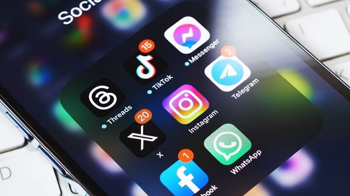 Alguns cuidados são importantes ao ter o perfil clonado nas redes sociais (Imagem: Viktollio | Shutterstock)