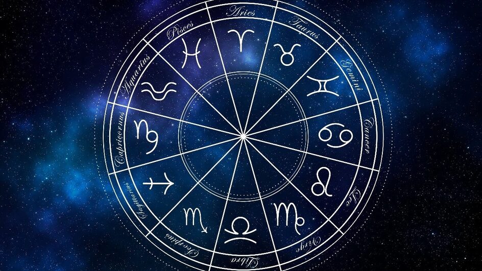 A astrologia nos conecta com o cosmos, revelando tendências e previsões que podem nos guiar em direção ao equilíbrio (Imagem: New Africa | Shutterstock)
