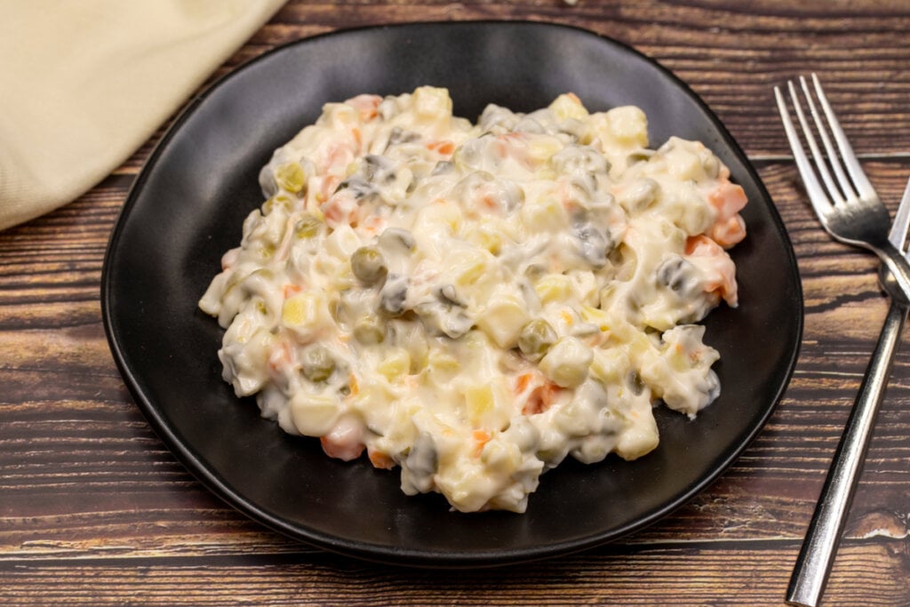 Salada de maionese vegana (Imagem: Enez Selvi | Shutterstock)