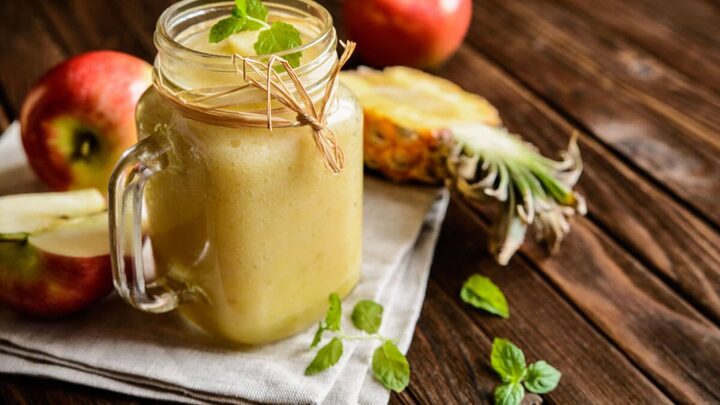 Vitamina digestiva de abacaxi com maçã (Imagem: NoirChocolate | Shutterstock)