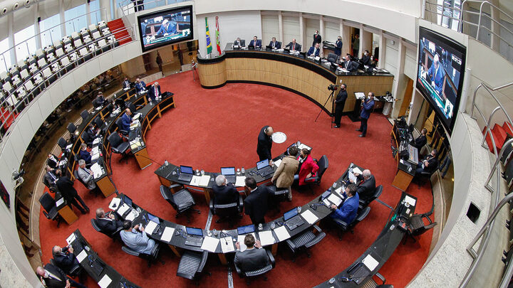 Alesc terá três novos integrantes a partir do próximo ano após vitórias de deputados na corrida por prefeituras (Foto: Alesc, Divulgação)