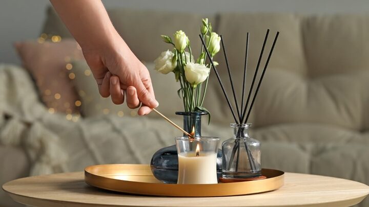 Aplicar os aromatizantes corretamente pode potencializar os resultados da fragrância (Imagem: New Africa | Shutterstock)