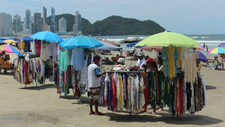 Balneário Camboriú abre edital para vendedores ambulantes.