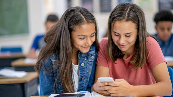 Câmara aprova banimento de celulares nas escolas