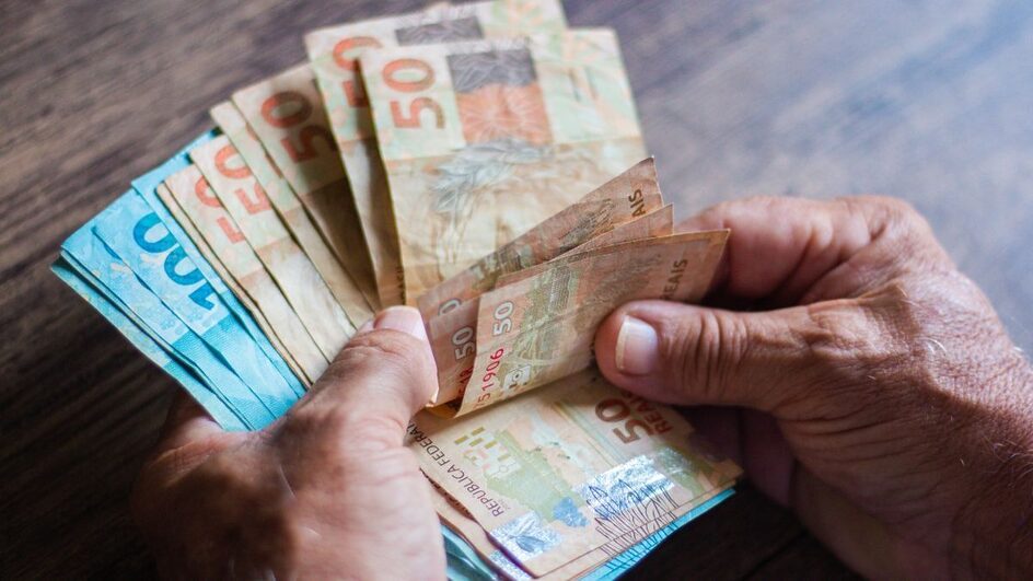 Campanhas eleitorais no Brasil gastam bilhões de reais.