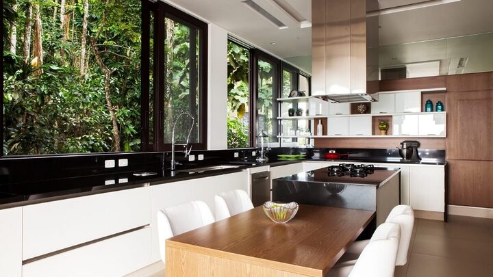 A cozinha em 'L' é uma solução versátil e moderna para os lares (Projeto: Infinity Spaces Arquitetura e Interiores | Imagem: Dotta Photo)