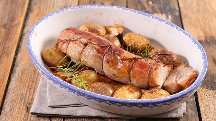 Filé-mignon assado com batatas (Imagem: margouillat photo | Shutterstock)