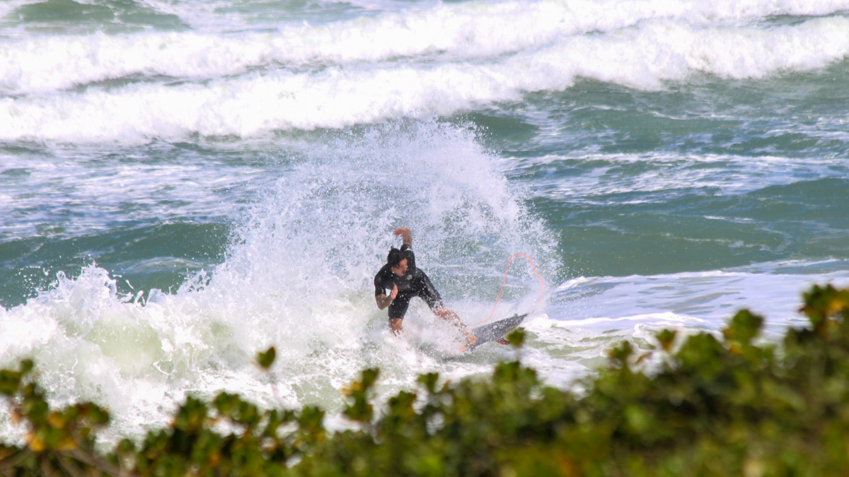 Gabriel Medina curte férias e surfa em praia famosa de Florianópolis (2)