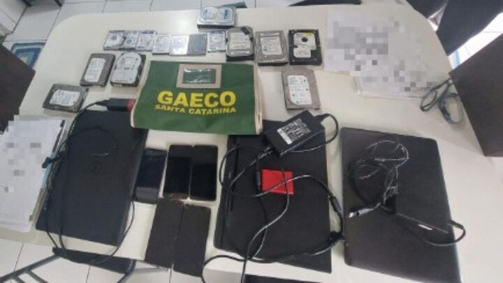 Gaeco cumpre sete mandados em Lages de busca e apreensão.