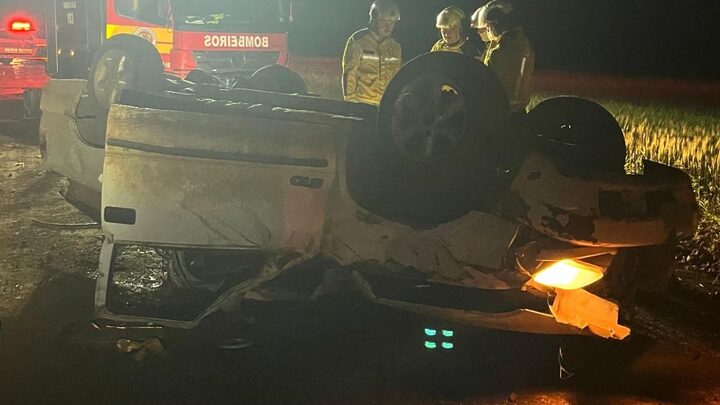 Oeste de SC registra capotamento de carro com morte em estrada rural.
