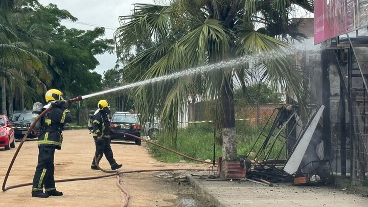 Incêndio no Sul catarinense destrói loja de roupas.