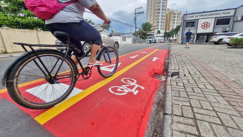 Itajaí amplia rede cicloviária.