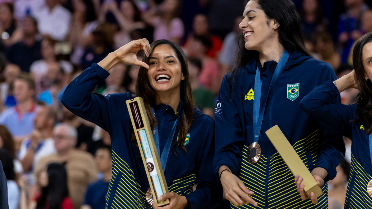 Jogadora de vôlei medalhista olímpica em Paris 2024 anuncia gravidez (2)