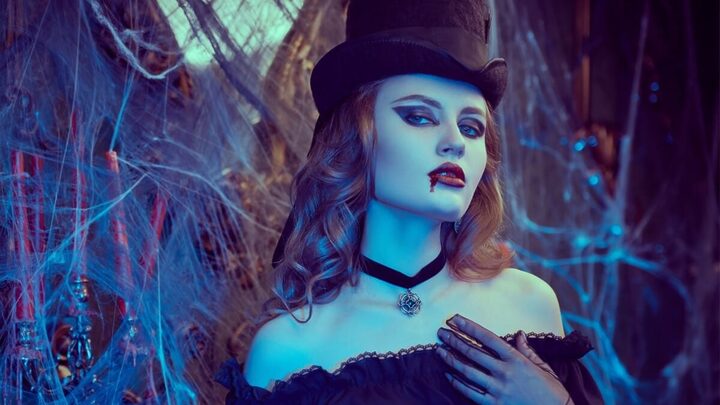 A maquiagem pode fazer toda a diferença na fantasia de Halloween (Imagem: Kiselev Andrey Valerevich | Shutterstock)
