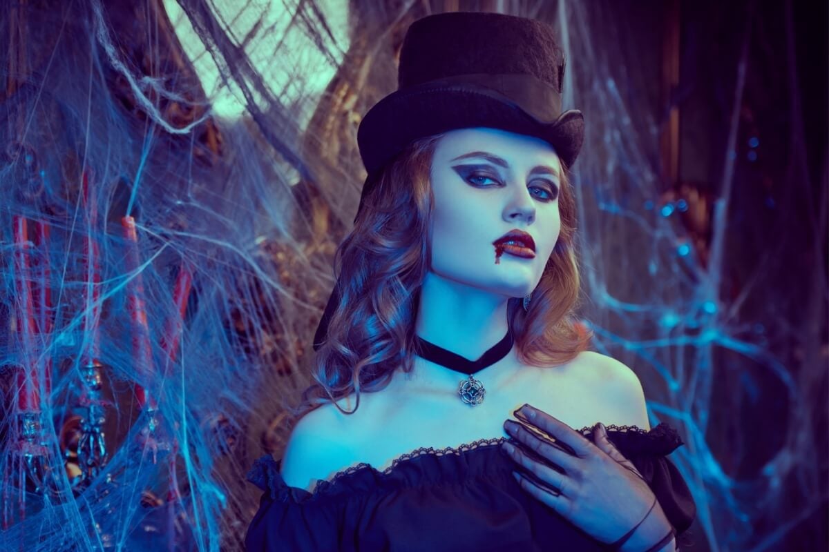 A maquiagem pode fazer toda a diferença na fantasia de Halloween (Imagem: Kiselev Andrey Valerevich | Shutterstock)