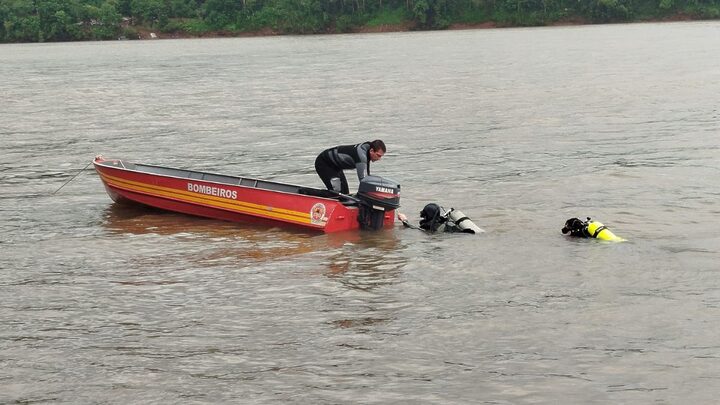 Motorista morre após cair de balsa na região Oeste de Santa Catarina.
