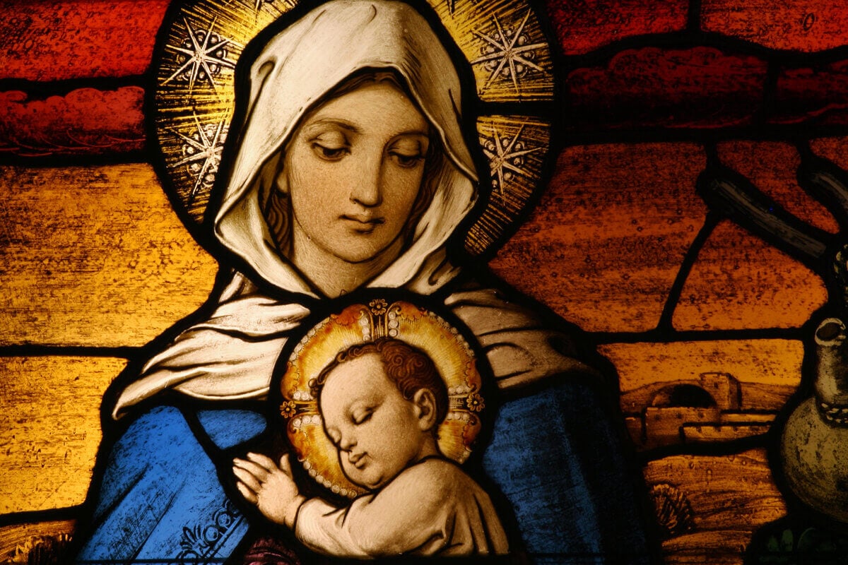 Adoração à Nossa Senhora do Rosário é uma das mais antigas entre os fiéis da Igreja Católica (Imagem: CURAphotography | Shutterstock)