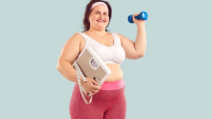 A obesidade ocorre quando IMC é superior a 30, enquanto o sobrepeso é caracterizado por um IMC entre 25 e 29,9 (Imagem: Studio Romantic | Shutterstock)