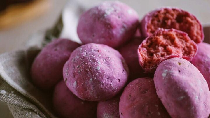 Pão de queijo de batata-doce roxa (Imagem: About64 | Shutterstock)